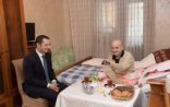 Heydər Əliyev Fondu rejissor Ramiz Əzizbəyliyə avtomobil hədiyyə edib – FOTO