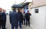 İcra başçısı Əziz Əzizov başına çətir tutdurdu — FOTO