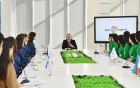 Mənə belə xüsusi kreslo qoymusuz, adi stuldan yoxdur? - Prezident