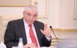 Məzahir Pənahov deputatlara vəsiqələri təqdim etdi