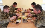 Əsgərləri koronavirusdan qorumaq üçün verilən yeməklərin siyahısı açıqlandı