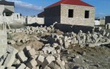 İcra Hakimiyyəti ön cəbhədə döyüşən əsgərin tikilməkdə olan evini söküb — FOTO