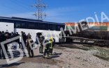 Sumqayıtda avtobusla qatar toqquşdu – Bələdçinin başı bədənindən ayrıldı + FOTO