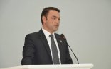 Polisi döyən deputatın atası necə 