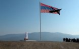 Kəlbəcərin kəndindəki  separatçı “bayrağı”nın yanında xaç daşı da quruldu...-FOTOLAR