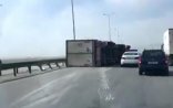 Bakıda TIR aşdı: İranlı sürücünün qolu kəsildi