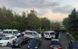 Paşinyan əsgər analarını döydürdü - Video