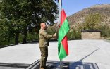 Prezident Laçın şəhərində Azərbaycan Bayrağını ucaltdı - Foto