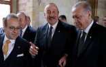 Erməni mediası: Əliyev gülür, Nikol isə...