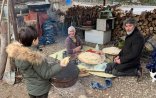 Bakı-Quba yolunda çörək bişirib pulsuz paylayan ana – Foto