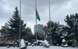 Azərbaycan bayraqları yarıyadək endirildi - Foto