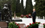 Prezident Zərifə Əliyevanın məzarını ziyarət etdi - FOTO