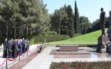 Azərbaycandakı dini konfessiyaların rəhbərləri akademik Zərifə xanım Əliyevanın məzarını ziyarət ediblər