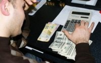 Dollar yenidən bahalaşır