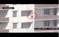 Azərbaycanda 19 yaşlı qız özünü binadan atdı