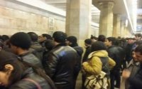 Bakı metrosunda sərnişinlər qatarlardan düşürüldü
