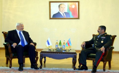 Müdafiə naziri Anjey Kaspşiklə cəbhədəki vəziyyəti müzakirə edib