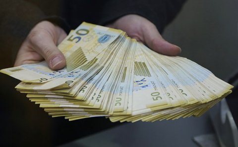 Azərbaycanda manatın yenidən dolları üstələməsi gözlənilir