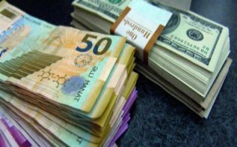 Azərbaycanda dollar cüzi bahalaşdı, avro düşdü