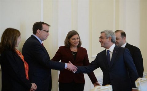 "Vaşinqton Əliyevə stavka etdi"- (Moskva Nulandın səfərindən narahatdır)