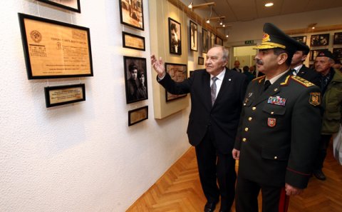 Zakir Həsənov "Mixaylo"nun məzarı üstdə (FOTO)