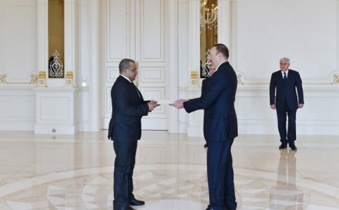 Prezident səfirlərin etimadnaməsini qəbul etdi