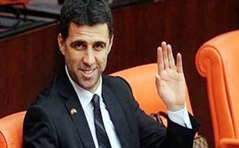 Hakan Şükür yenidən namizədliyini  verib