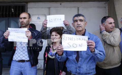 “Növbədənkənar qurultay çağırılsın!”, “İstefa!”
