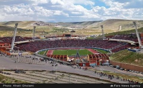 Şərəfsiz Fars şovinizmi futbol arenasında-FOTOLAR