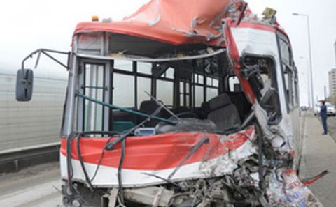 İki avtobus toqquşdu: yaralılar var