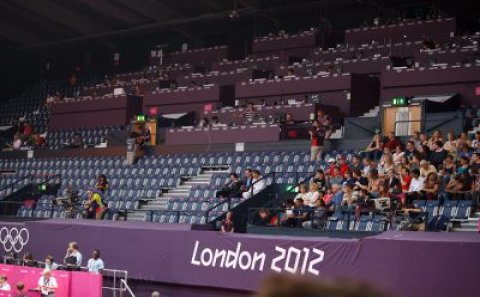 Azadlıq radiosu Londonda baş verənləri Bakıda axtarır FOTO-FAKT