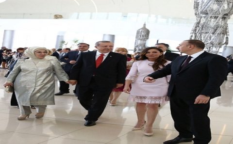 İlham Əliyevlə xanımı prezidentlərlə ziyafətdə - Fotolar