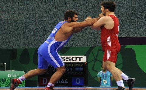 İki güləşçimiz yarımfinalda, digərləri isə mübarizəsini davam etdirir