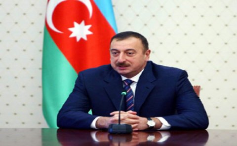 Prezident latviyalı həmkarı ilə görüşüb