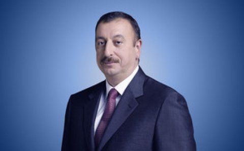 İlham Əliyev Lativiyanın keçmiş dövlət başçısını mükafatlandırıb