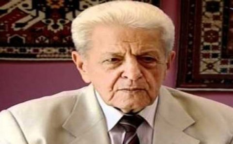 Görkəmli xanəndə Səs Yazıları Arxivinə fonoalbom hədiyyə edib