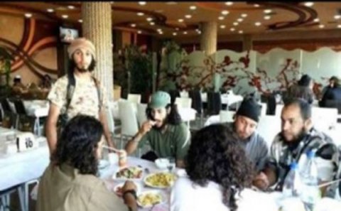 İŞİD döyüşçülərini iftarda zəhərlədilər: 45 yaraqlı öldü, 100-ü xəstəxanaya düşdü