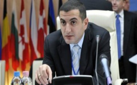Sabiq müdafiə naziri barəsində həbs qərarı verildi