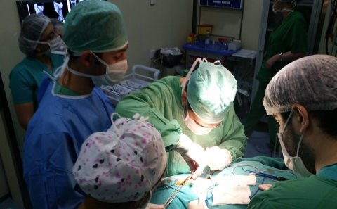 ATU-da nadir və mürəkkəb şiş əməliyyatı keçirilib