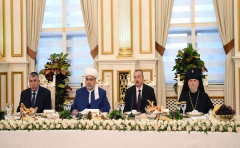 Azərbaycanda həm ali, həm orta məktəblərdə, eyni zamanda, dini təhsil yüksək səviyyədə olmalıdır