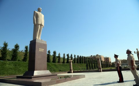 Müdafiə naziri Hərbi Dəniz Qüvvələrinin döyüşə hazırlıq səviyyəsini yoxlayıb