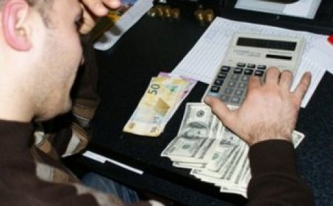 Dollar yenidən bahalaşır