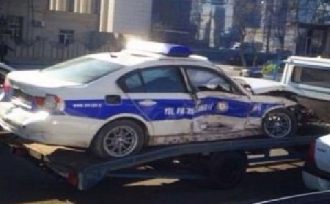 Polis maşını avtobusla toqquşdu- yaralananlar var