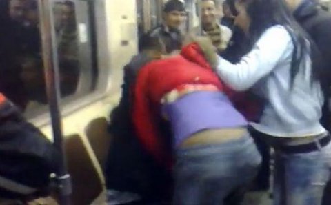 Metroda saçyoldu - video