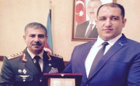 Müdafiə naziri İlham Zəkiyevi təltif etdi
