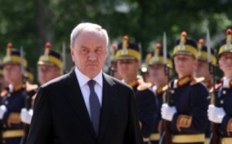 Moldova prezidenti etirazçıların istefa tələbini rədd etdi