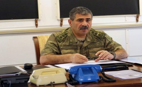 Müdafiə nazirinin rəhbərliyi ilə səhra şəraitində müşavirə keçirilib