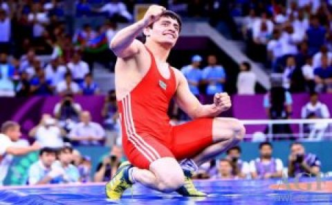 Rəsul Çunayev ermənini diz çökdürdü