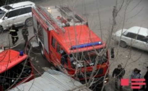 Bakıda binada yanğın