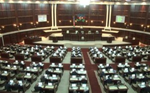 2016-cı il üzrə büdcə zərfi Milli Məclisə təqdim olundu